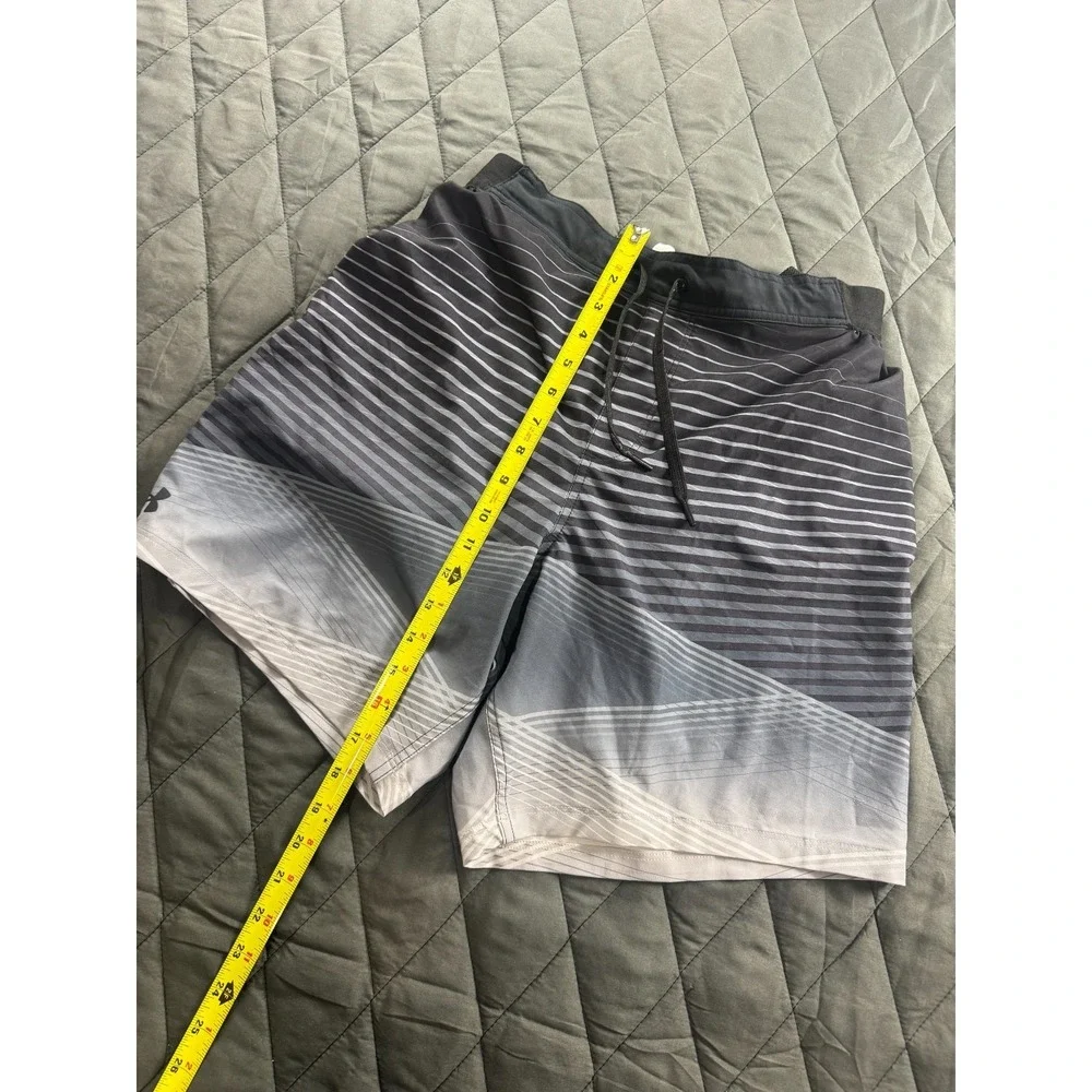 Under Armour Swim Trunks Mens M Black Striped Drawstring Stretch Logo Beach
